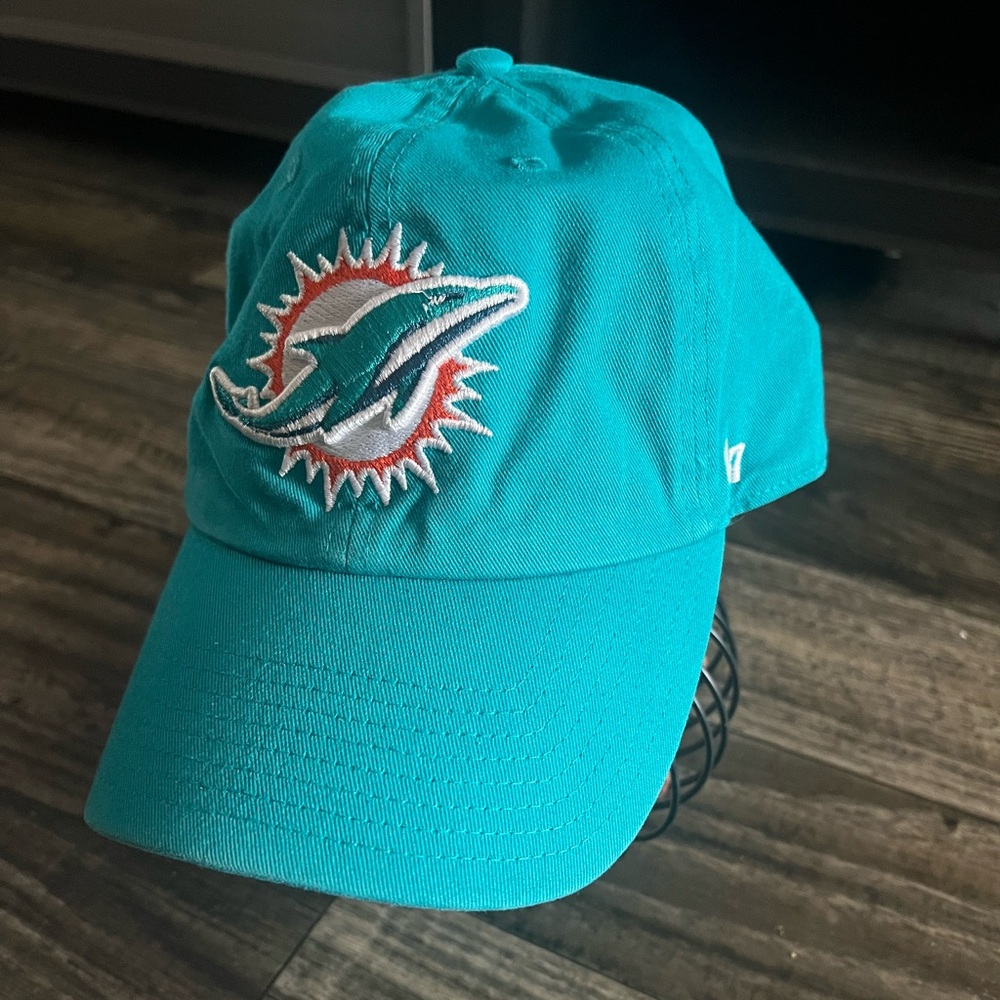 **bundle available 2 for $18 or 3 for $24 bundle** Miami dolphins hat